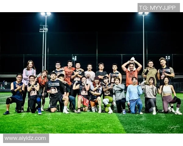 简单创意Cosplay足球球星展现球场激情与日常趣味结合魅力